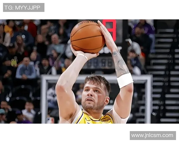 詹姆斯空砍22+6+10！湖人110-119雷霆，赛后东契奇拥抱杰威